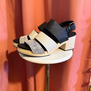 NWOT Toms Phoebe Clog Sandals Black and White Size 10